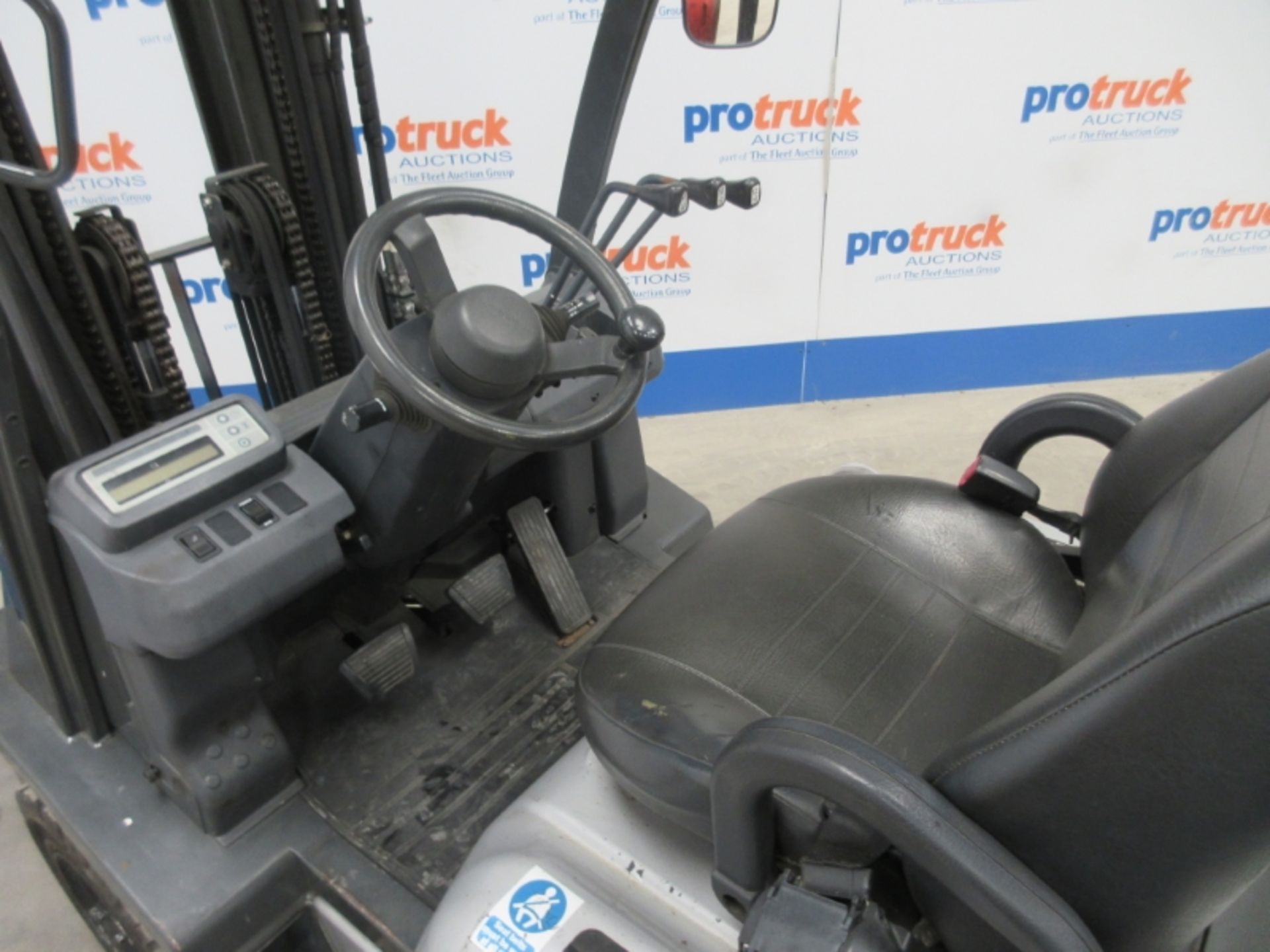 NISSAN U1D2A25LQ Plant LPG / CNG - VIN: U1D2E701341 - Year: 2011 - 3,217 Hours - Triplex Forklift, - Image 5 of 7