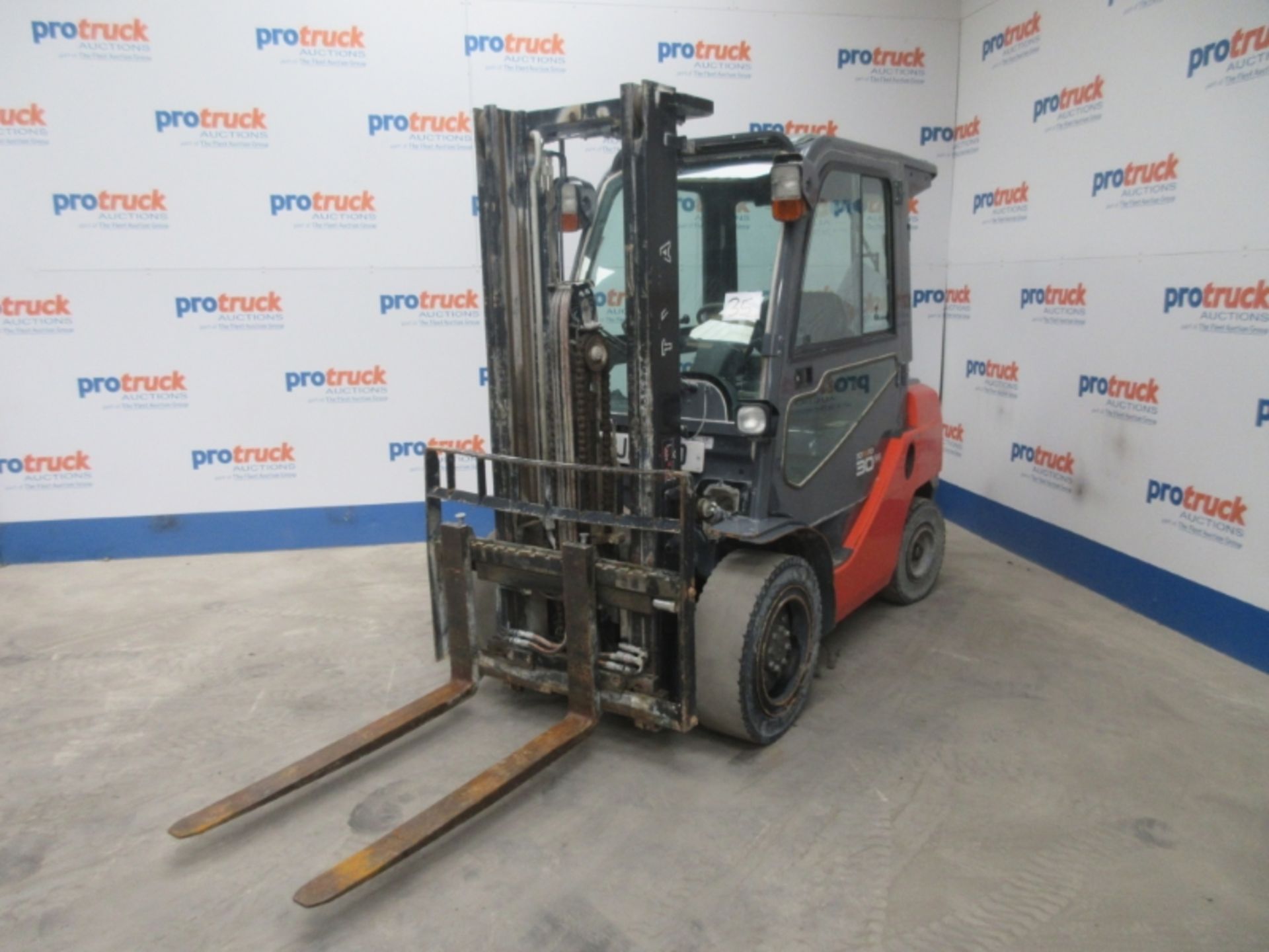 TOYOTA 02-8FDF30 Plant Diesel - VIN: 8FDF30E12126 - Year: 2011 - 10,215 Hours - Duplex Forklift,