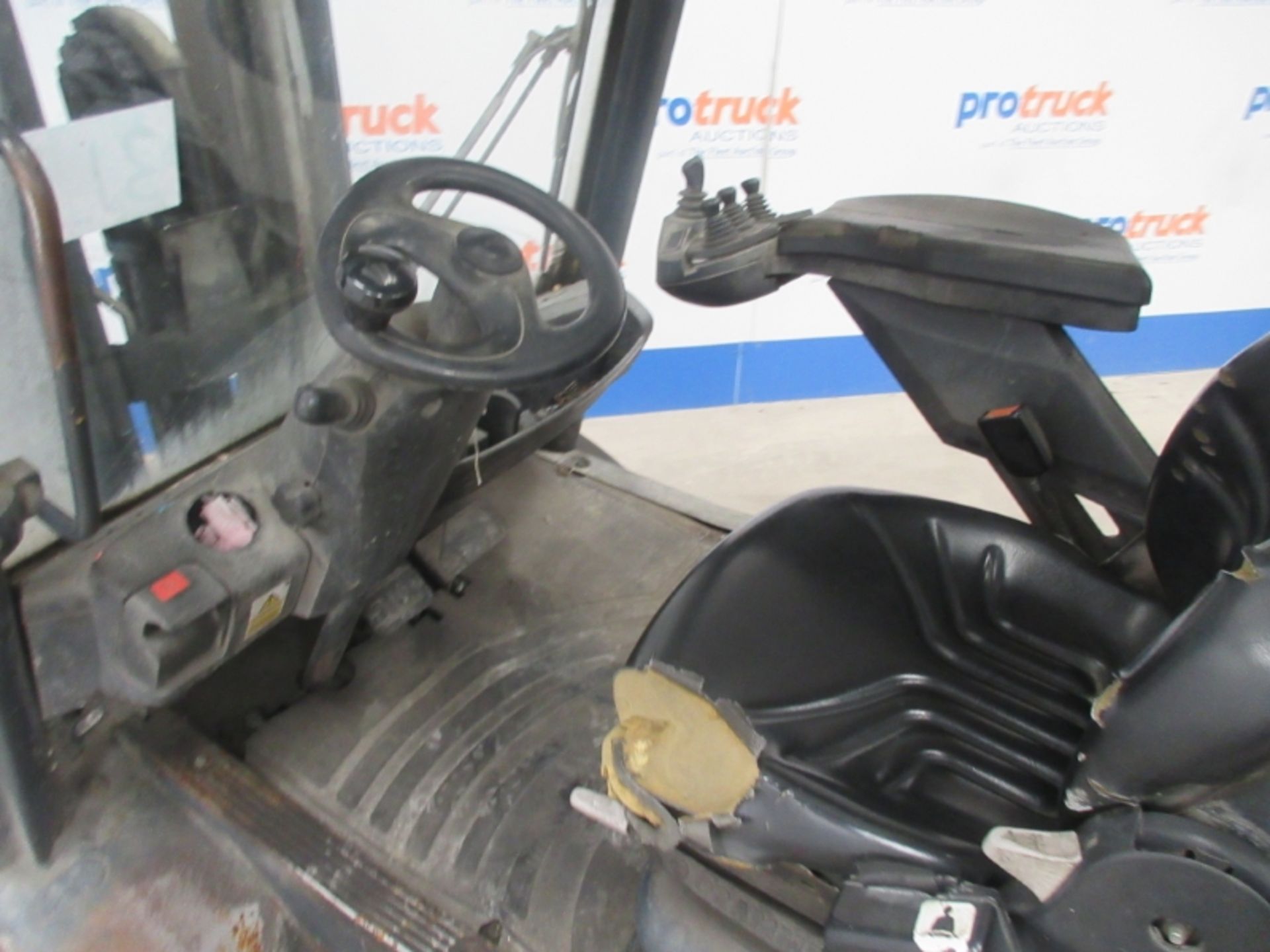 LINDE H30D Plant Diesel - VIN: H2X393S01102 - Year: 2005 - 12,112 Hours - Triplex Forklift, - Image 6 of 7