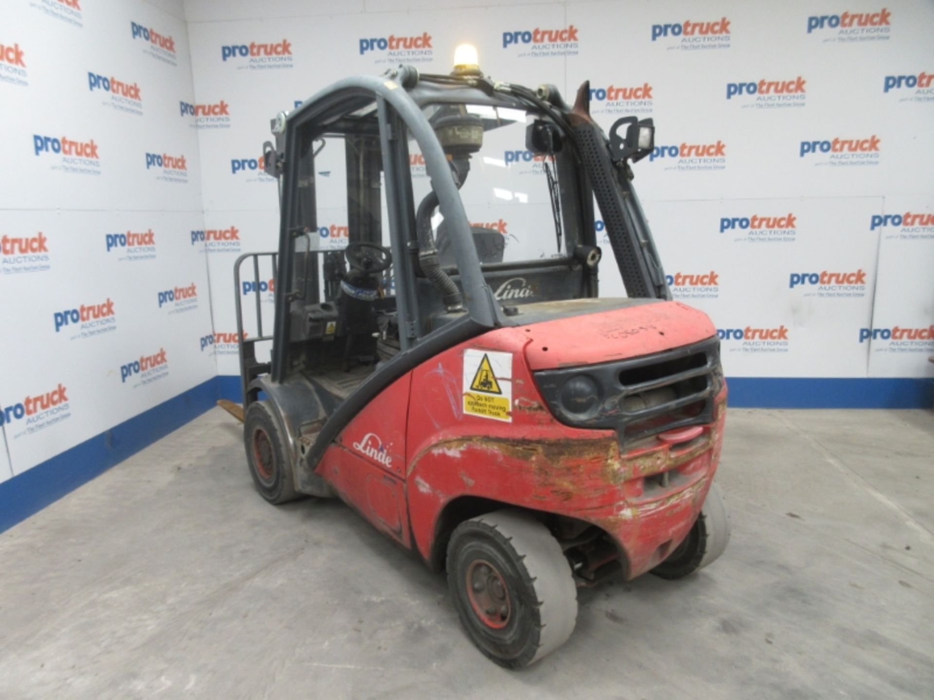 LINDE H30D Plant Diesel - VIN: H2X393T05107 - Year: 2006 - 6,847 Hours - Triplex Forklift, - Image 4 of 7