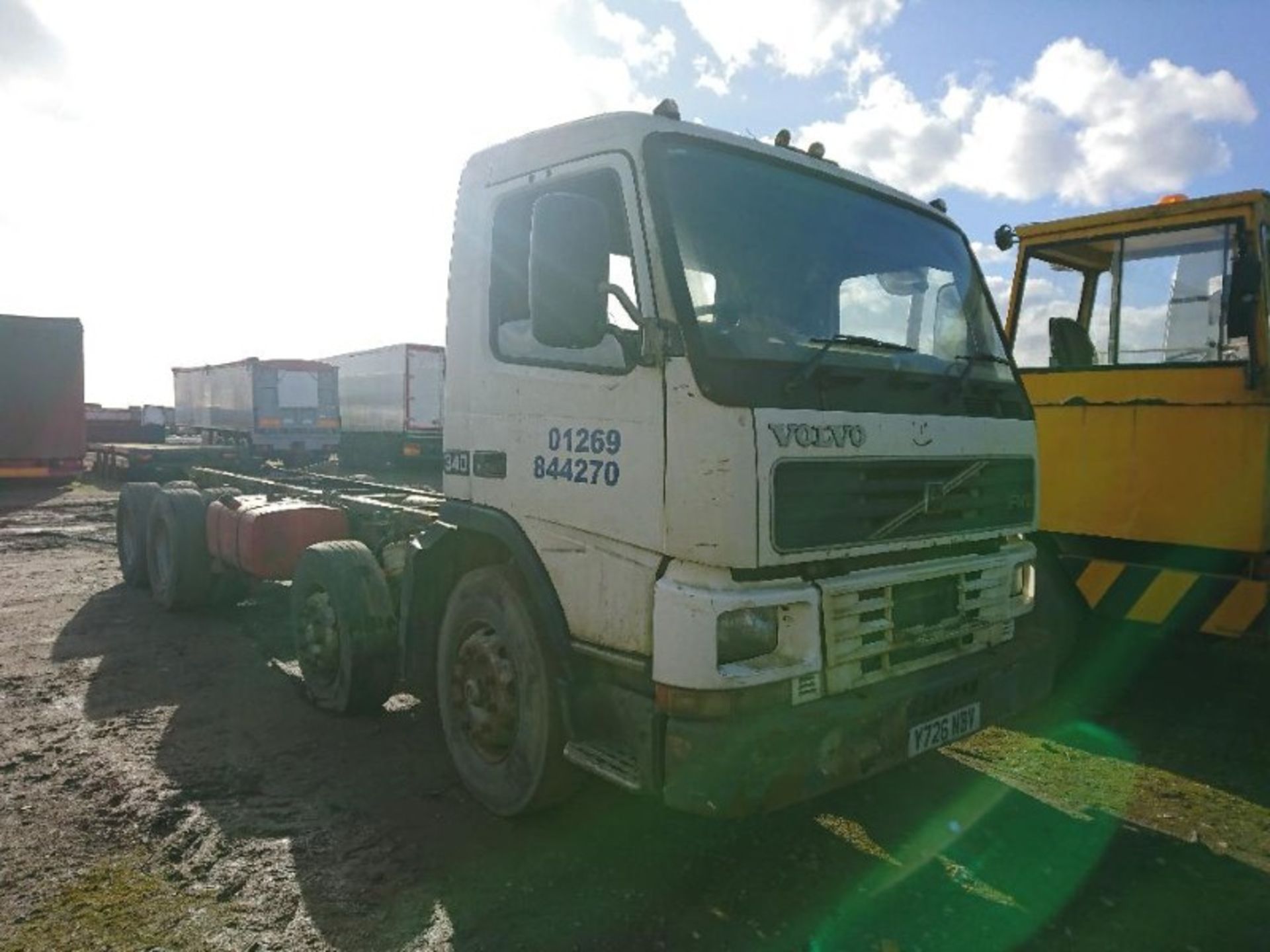 VOLVO FM 12 340 - 12130cc Day Cab Diesel - VIN: YV2J4DPG01A535379 - Year: 2001 - 374,000 km - 8x4 - Image 2 of 7