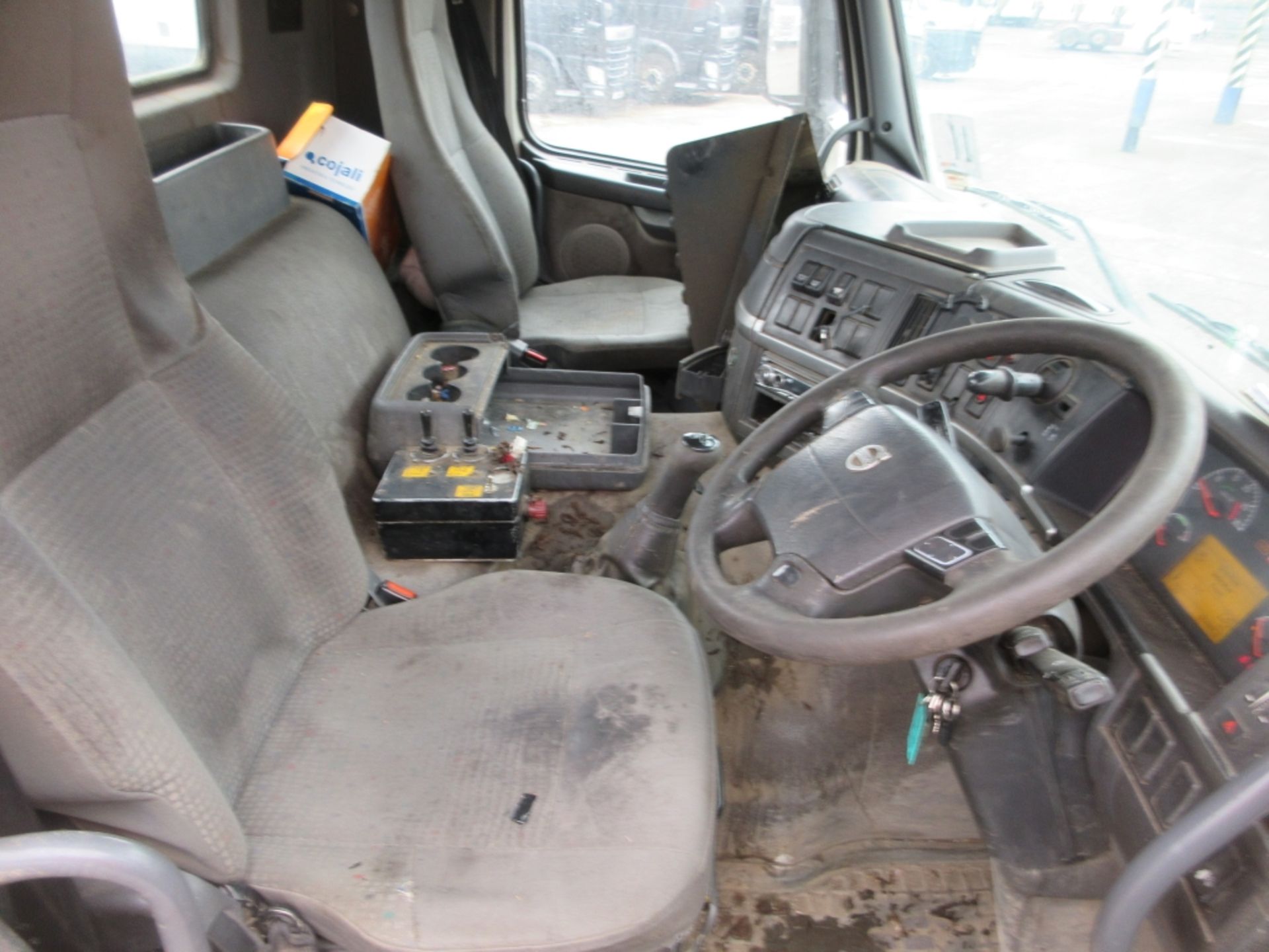 VOLVO FM 380 - 12130cc Day Cab Diesel - VIN: YV2J4CMG54A581695 - Year: 2004 - 614,000 km - 8x4 Steel - Image 6 of 7