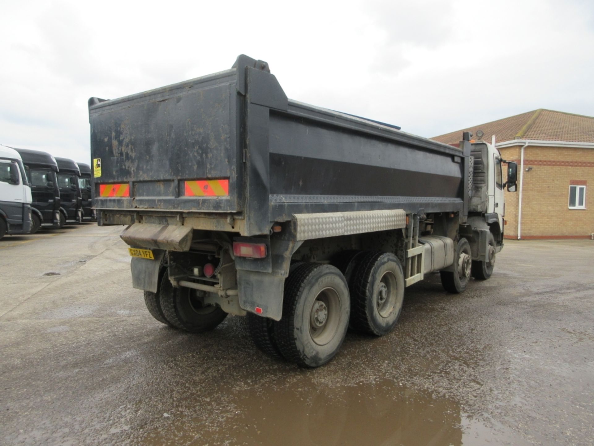 VOLVO FM 380 - 12130cc Day Cab Diesel - VIN: YV2J4CMG54A581695 - Year: 2004 - 614,000 km - 8x4 Steel - Image 3 of 7