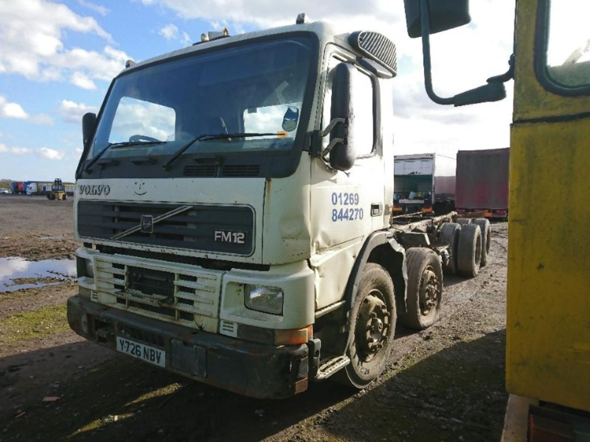 VOLVO FM 12 340 - 12130cc Day Cab Diesel - VIN: YV2J4DPG01A535379 - Year: 2001 - 374,000 km - 8x4