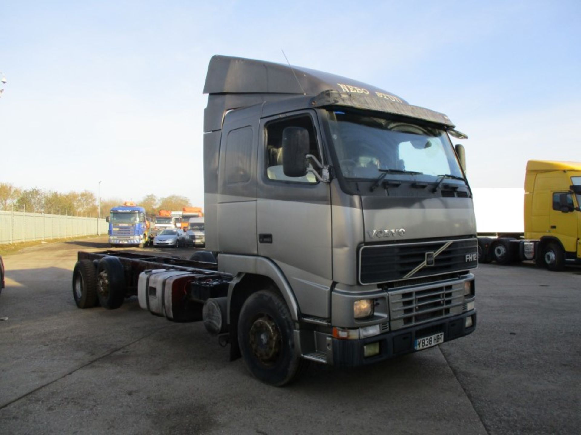 VOLVO FH12 420 - 12130cc Sleeper Cab Diesel - VIN: YV2A4DAC01A529409 - Year: 2001 - 237,000 km - 6x2 - Image 2 of 7