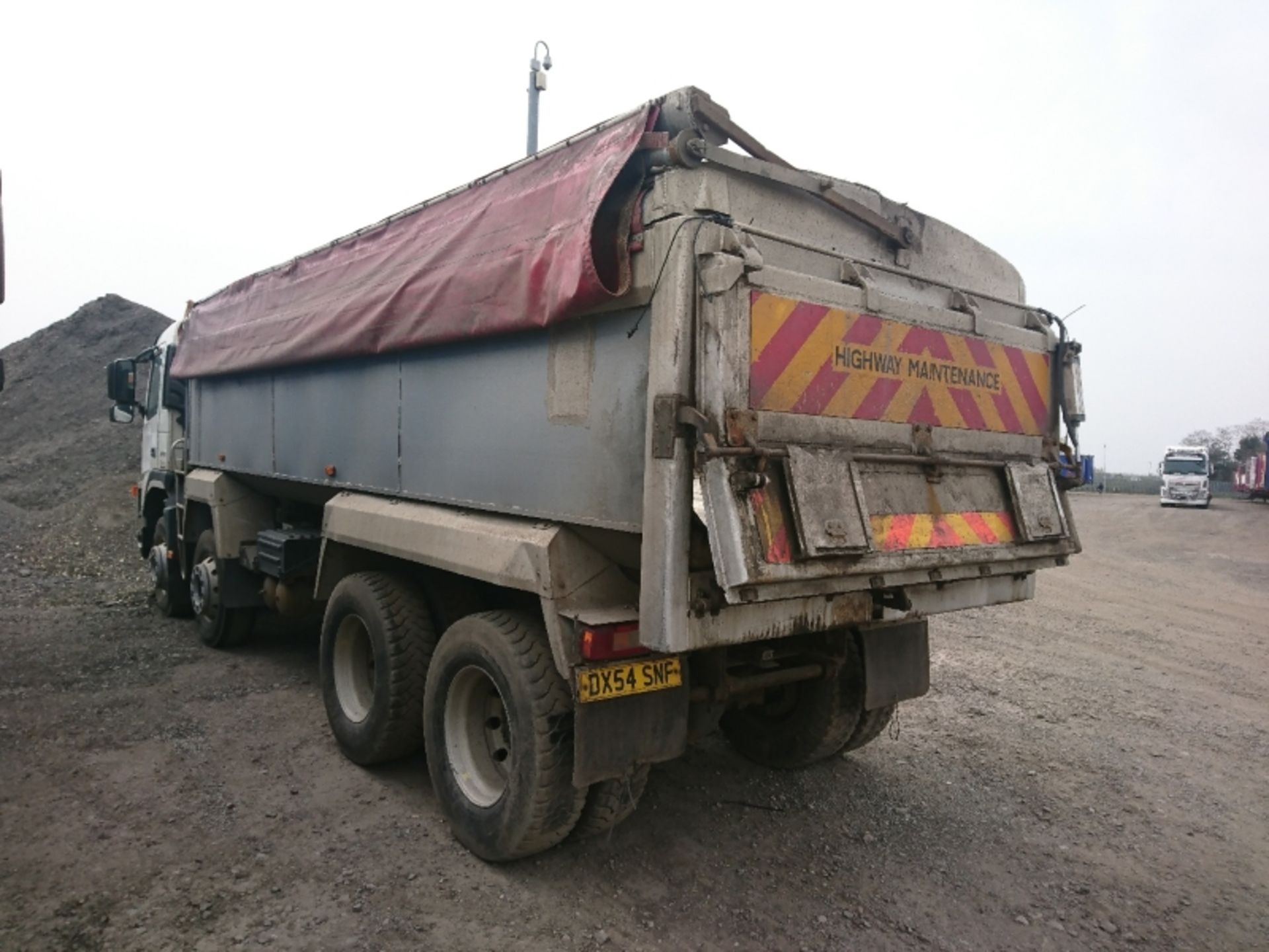 VOLVO FM 460 - 12130cc Day Cab Diesel - VIN: YV2JP40G15A593279 - Year: 2004 - 706,000 km - 8x4 Alloy - Image 4 of 8