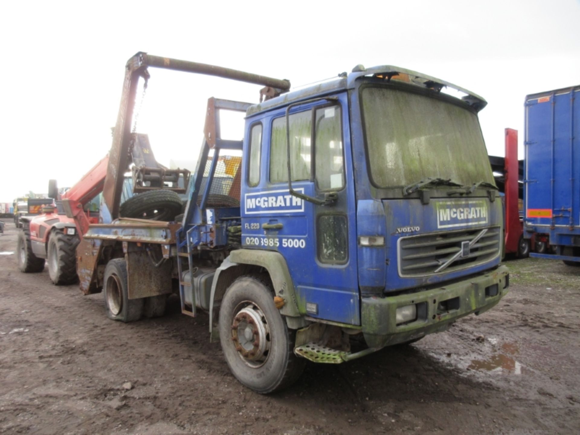 VOLVO FL 220 Day Cab Diesel - VIN: YV2E4CBA81B296270 - Year: 2001 - . km - 4x2 Skiploader **NON - Image 2 of 7