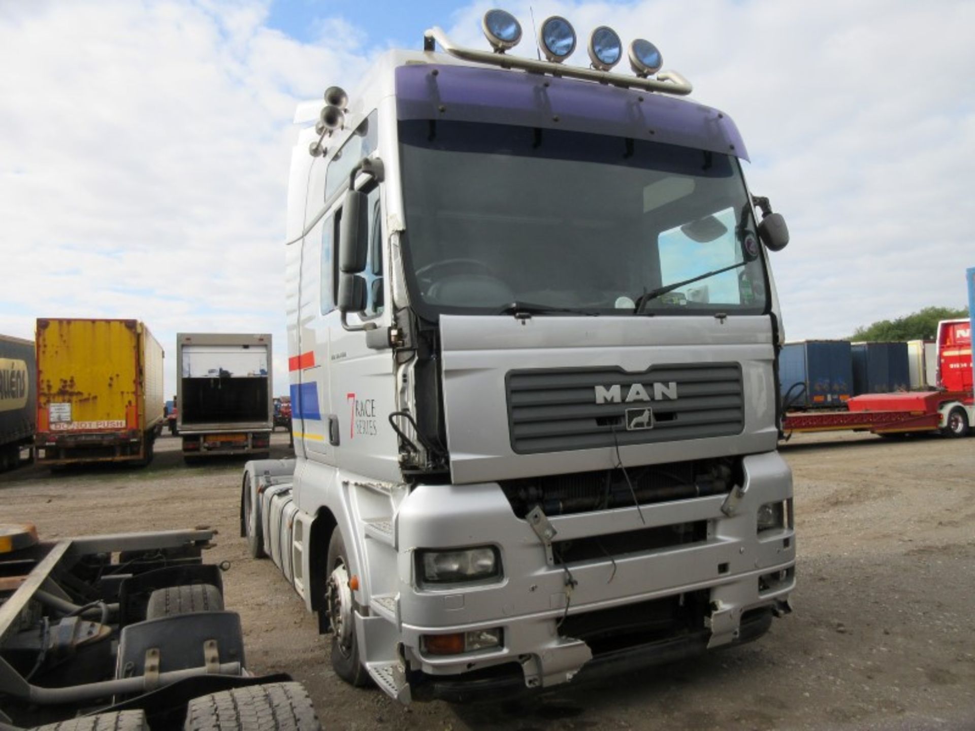 MAN TGA 18.440 - 10518cc XLX Cab Diesel Automatic - VIN: WMAH06ZZ97W081713 - Year: 2006 - no display - Image 2 of 7