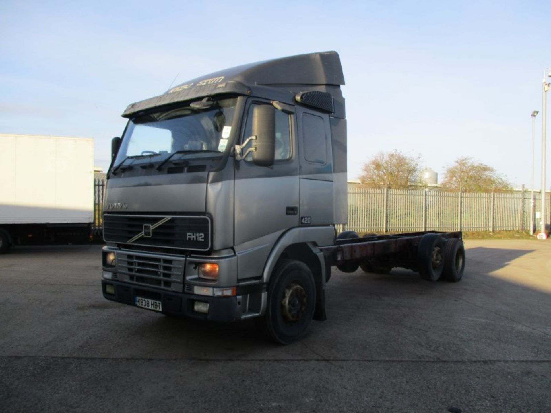 VOLVO FH12 420 - 12130cc Sleeper Cab Diesel - VIN: YV2A4DAC01A529409 - Year: 2001 - 237,000 km - 6x2