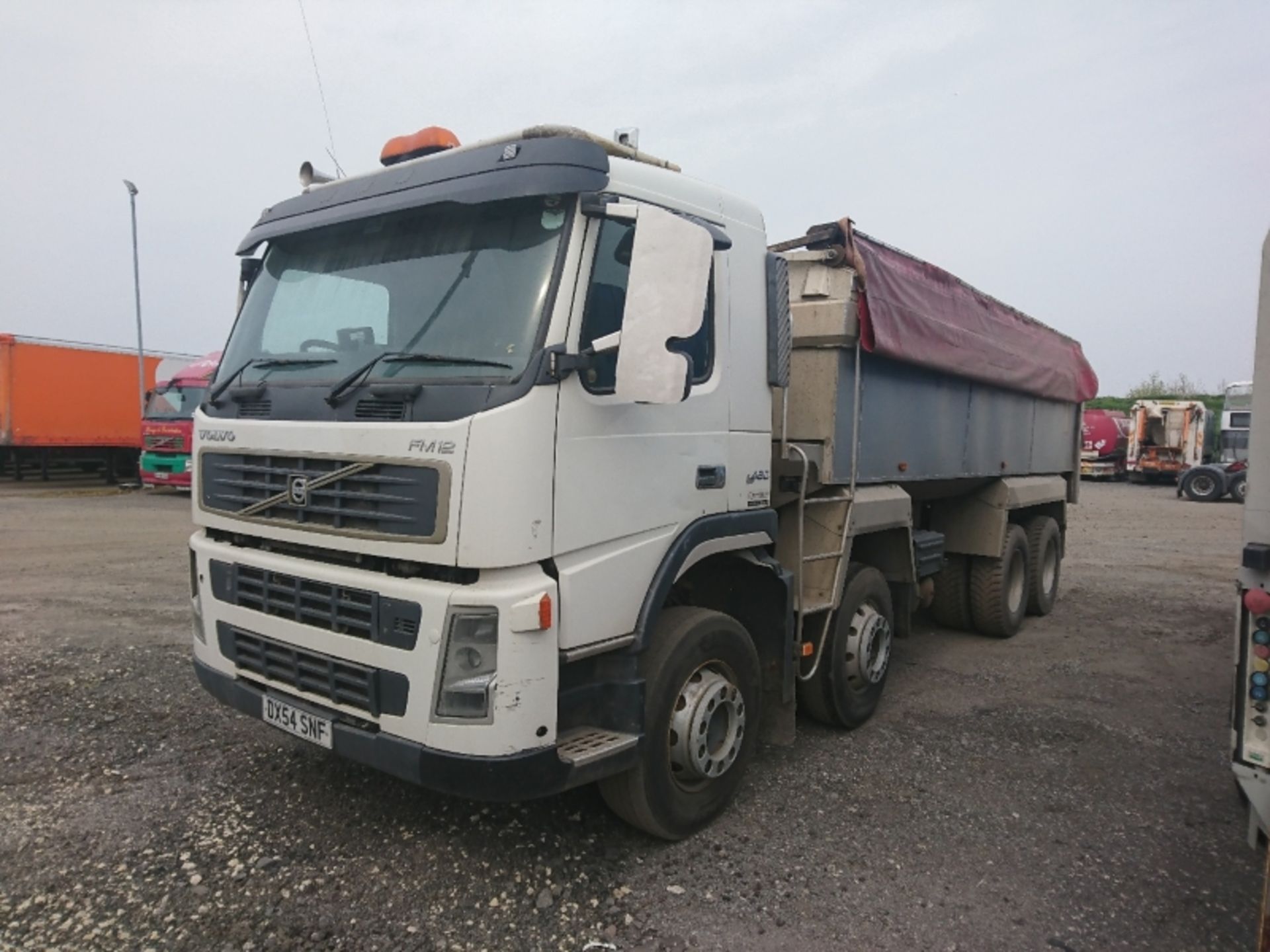 VOLVO FM 460 - 12130cc Day Cab Diesel - VIN: YV2JP40G15A593279 - Year: 2004 - 706,000 km - 8x4 Alloy