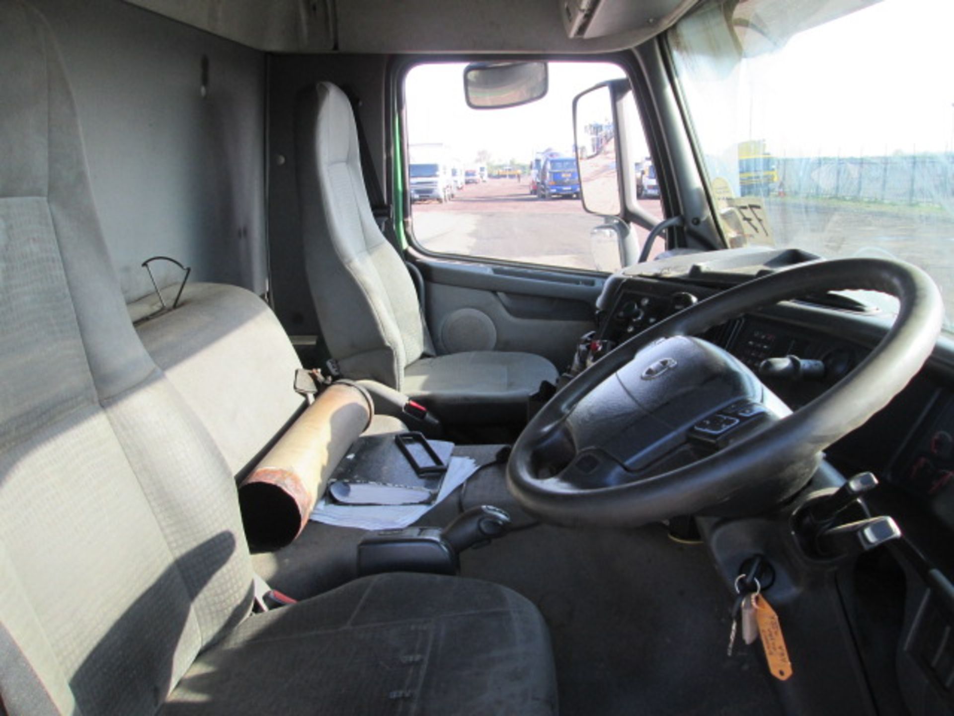 VOLVO FM12 - 12130cc Day Cab Diesel Automatic - VIN: YV2JND0G45A595291 - Year: 2005 - 981,000 km - - Image 3 of 6