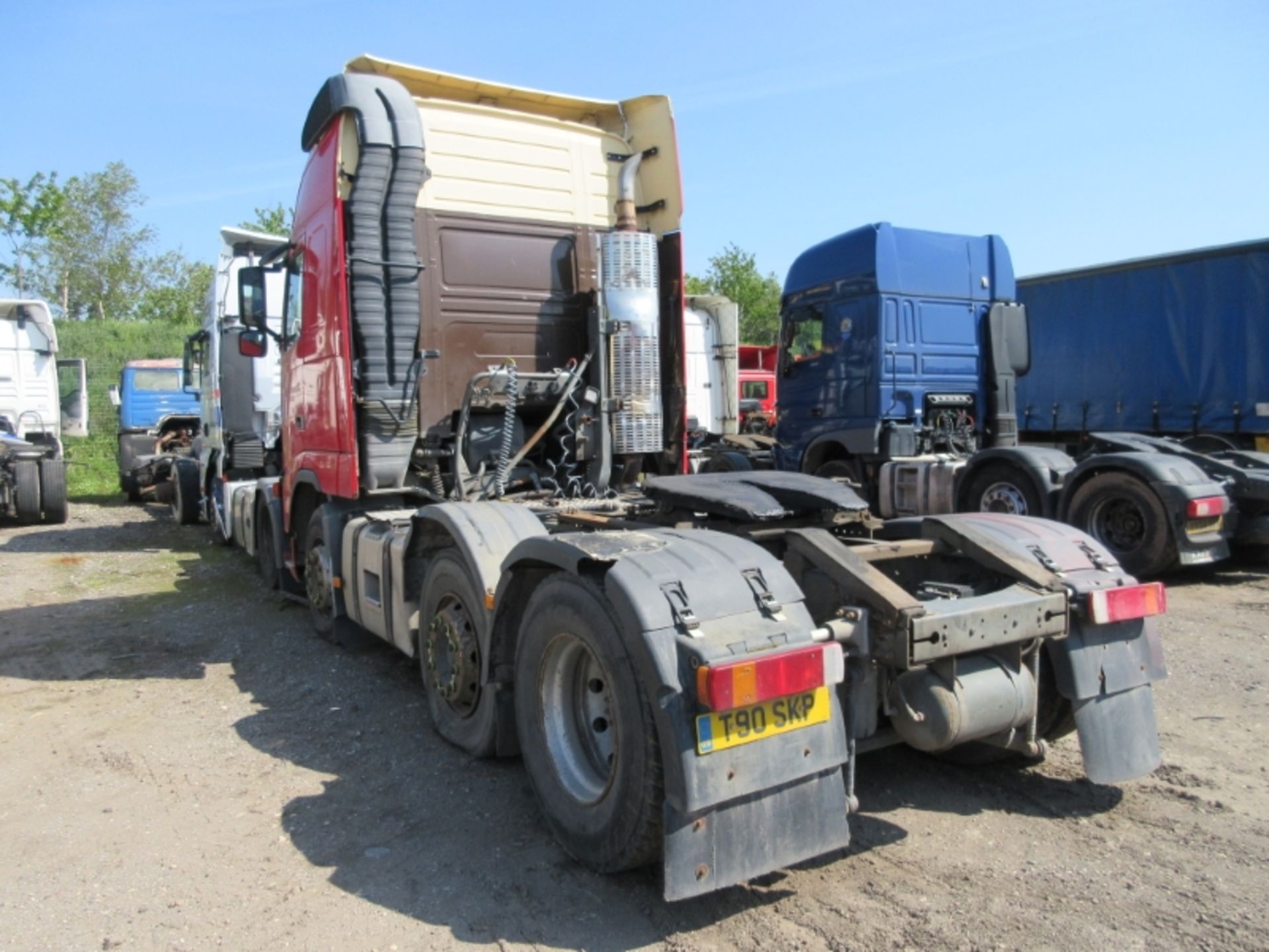 VOLVO FH 460 - 12130cc Globetrotter XL Diesel Automatic - VIN: YV2A4CEC64A589378 - Year: 2004 - NO - Image 2 of 8