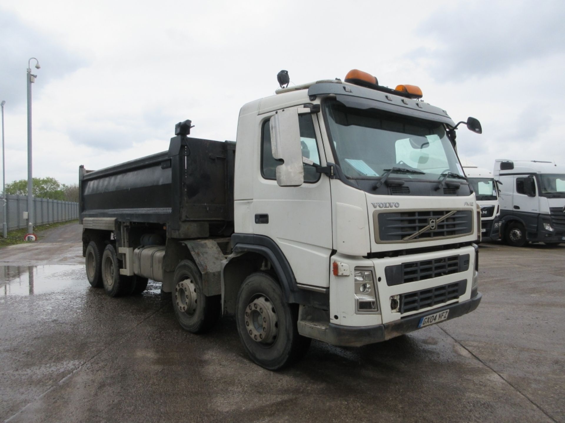 VOLVO FM 380 - 12130cc Day Cab Diesel - VIN: YV2J4CMG54A581695 - Year: 2004 - 614,000 km - 8x4 Steel - Image 2 of 7