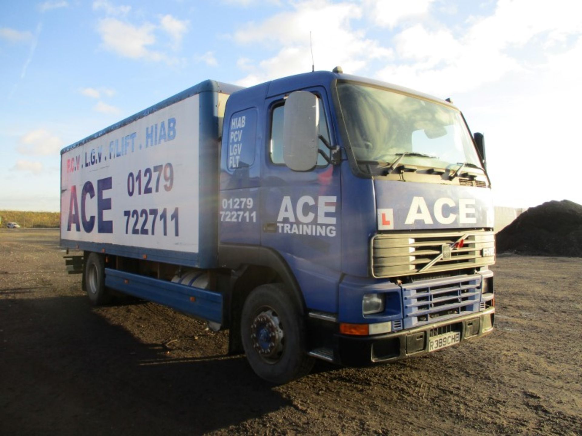 VOLVO FH12 - 12130cc Sleeper Cab Diesel - VIN: YV2A4B2A2WA279390 - Year: 1998 - 545,000 km - 4x2 6. - Image 2 of 9