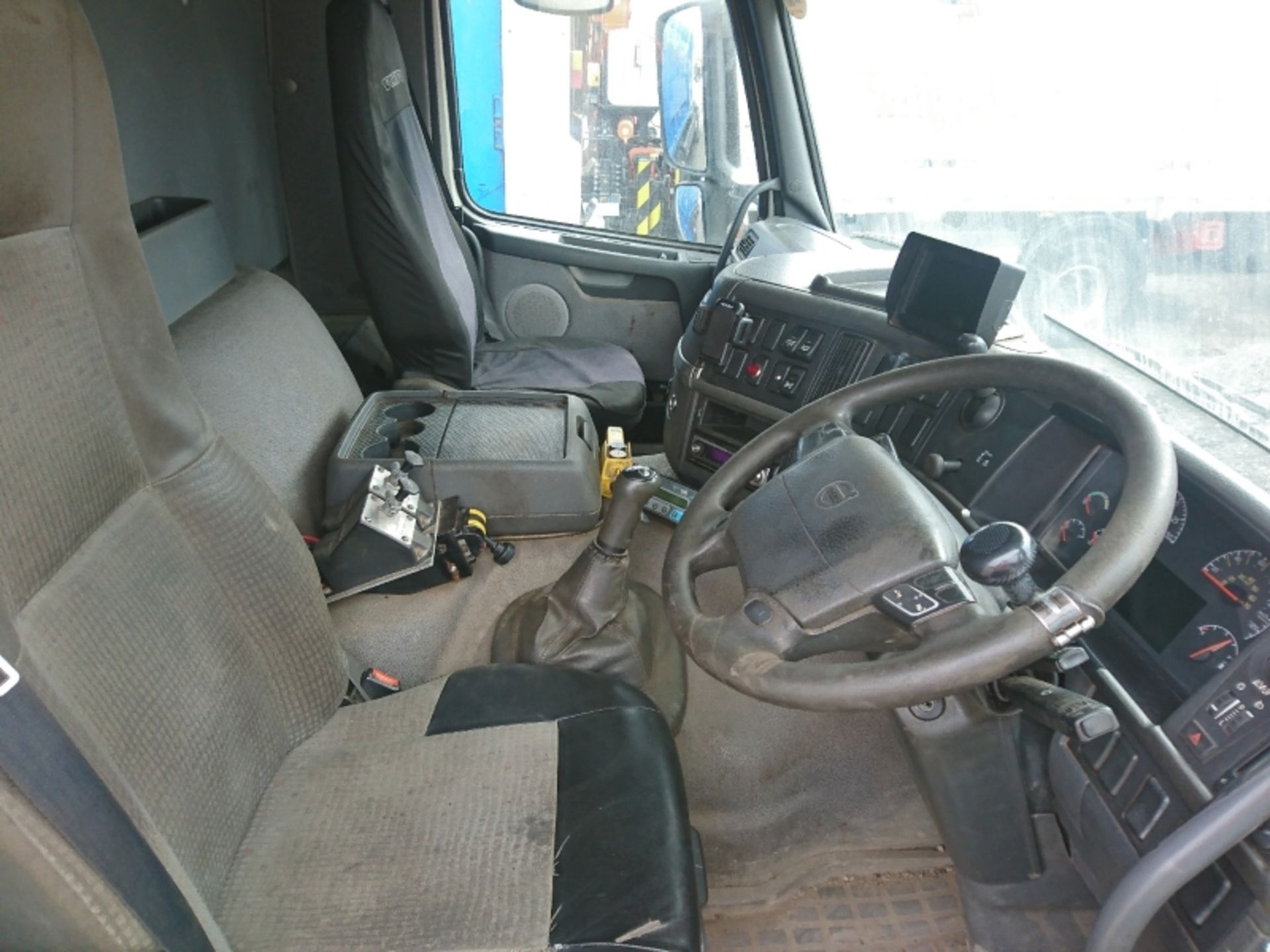 VOLVO FM 460 - 12130cc Day Cab Diesel - VIN: YV2JP40G15A593279 - Year: 2004 - 706,000 km - 8x4 Alloy - Image 7 of 8