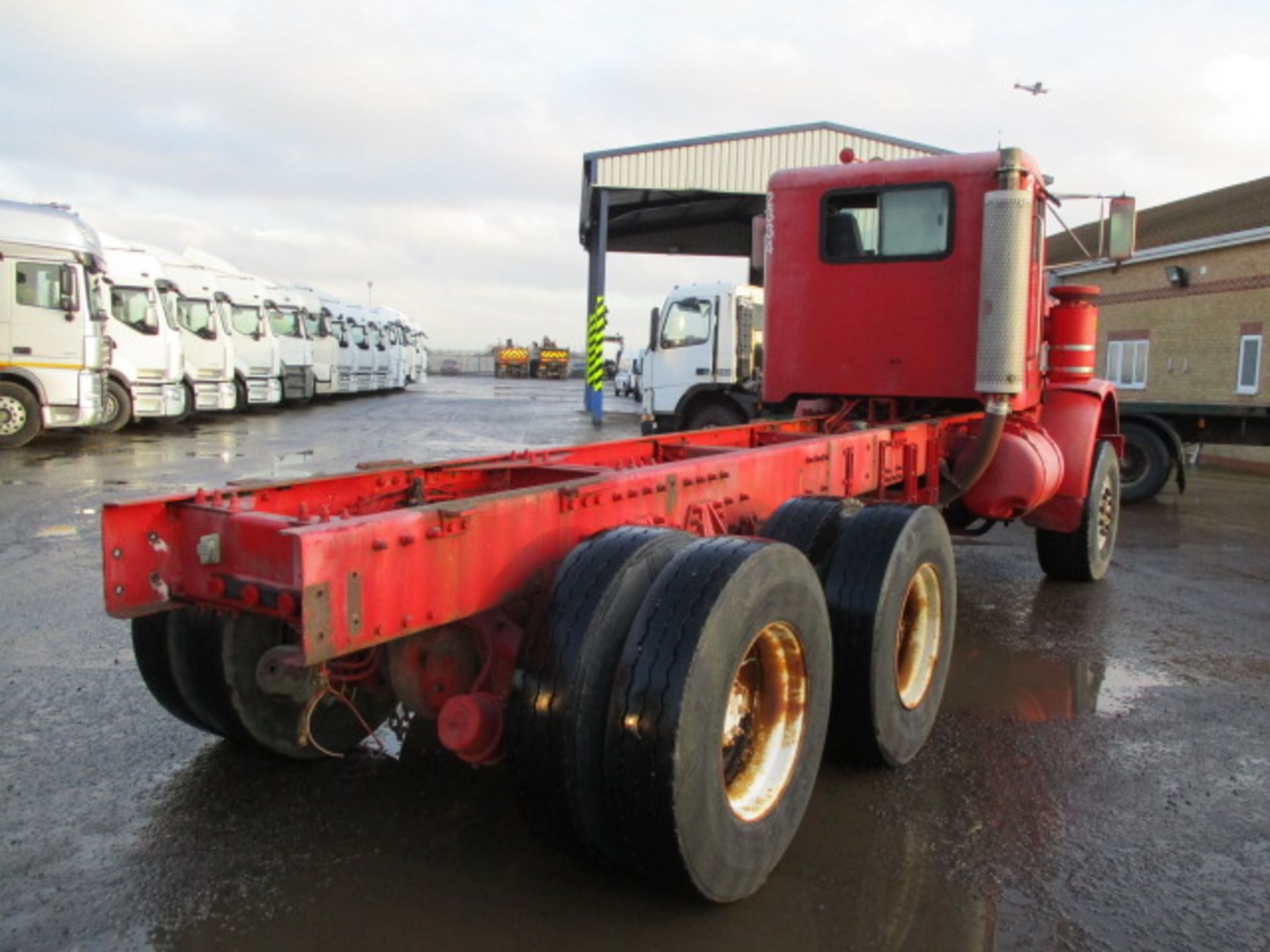 PETERBILT 357 Day Cab Diesel - VIN: 1XPAMA0X6TN409329 - Year: 1996 - 202,962 miles - 6x6 Chassis - Image 3 of 11