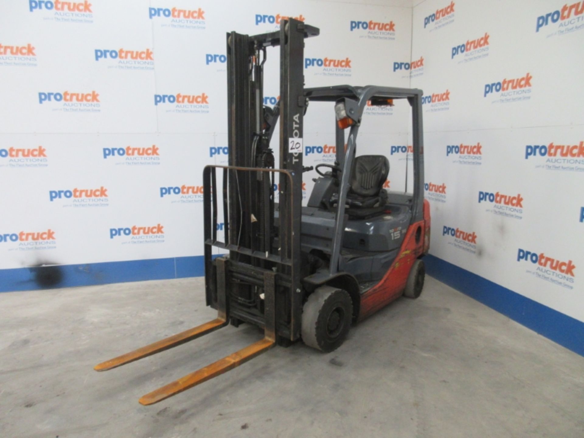 TOYOTA 02-8FDF15 Plant Diesel - VIN: 8FDF18E40535 - Year: 2014 - 7,970 km - Duplex 3.7M Forklift,