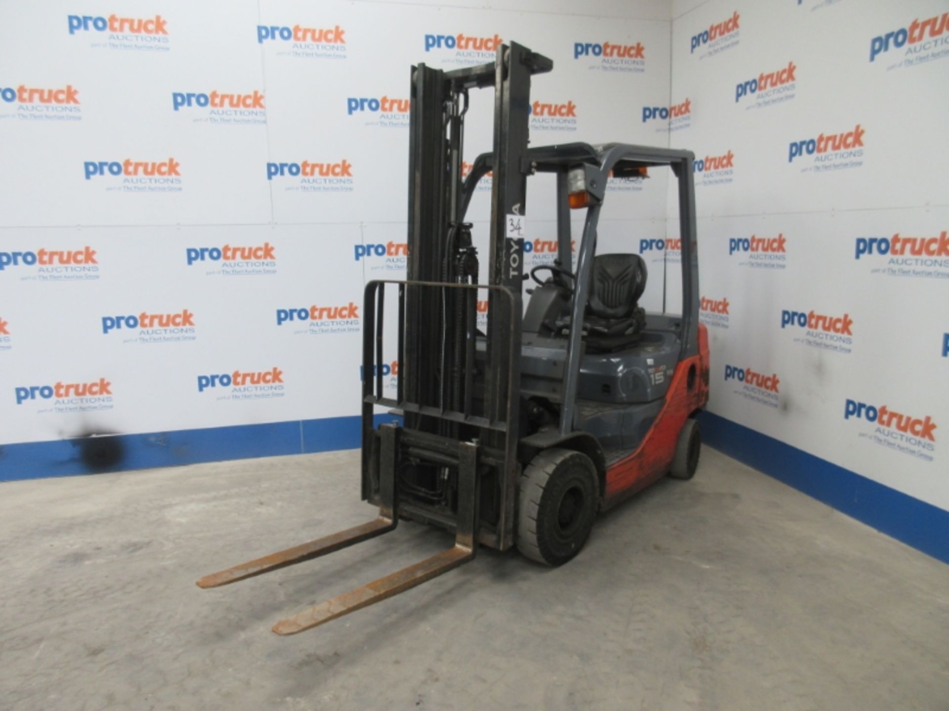 TOYOTA 02-8FDF15 Plant Diesel - VIN: 8FDF18E40538 - Year: 2014 - 8,058 Hours - Duplex 3.7M Forklift,