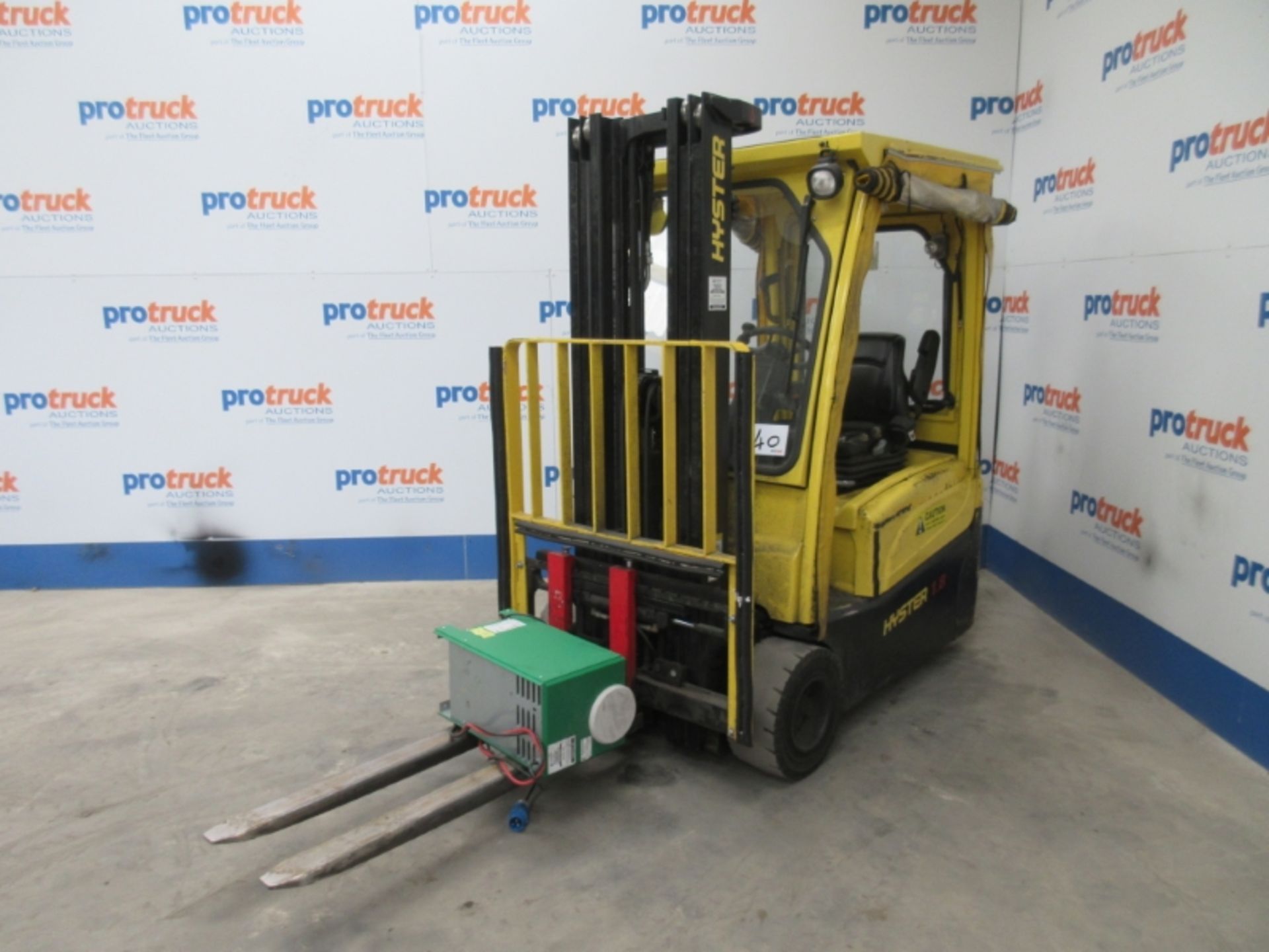 HYSTER J1.8XNT MWB Plant Electric - VIN: K160B02391H - Year: 2010 - 2,934 Hours - Triplex 4.9M