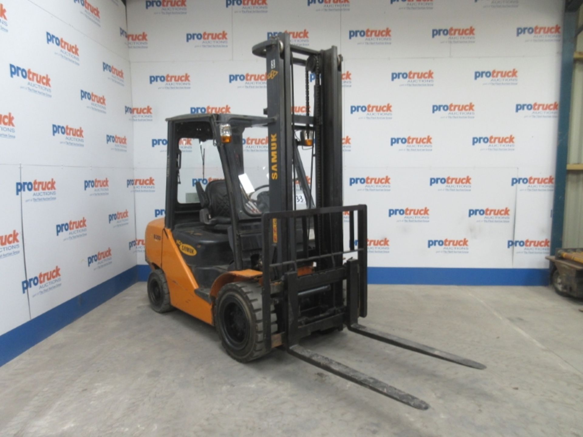 SAMUK B30D XW33M Plant Diesel - VIN: 100420143 - Year: 2010 - 5,142 Hours - Duplex 3.3M Forklift, - Image 2 of 7