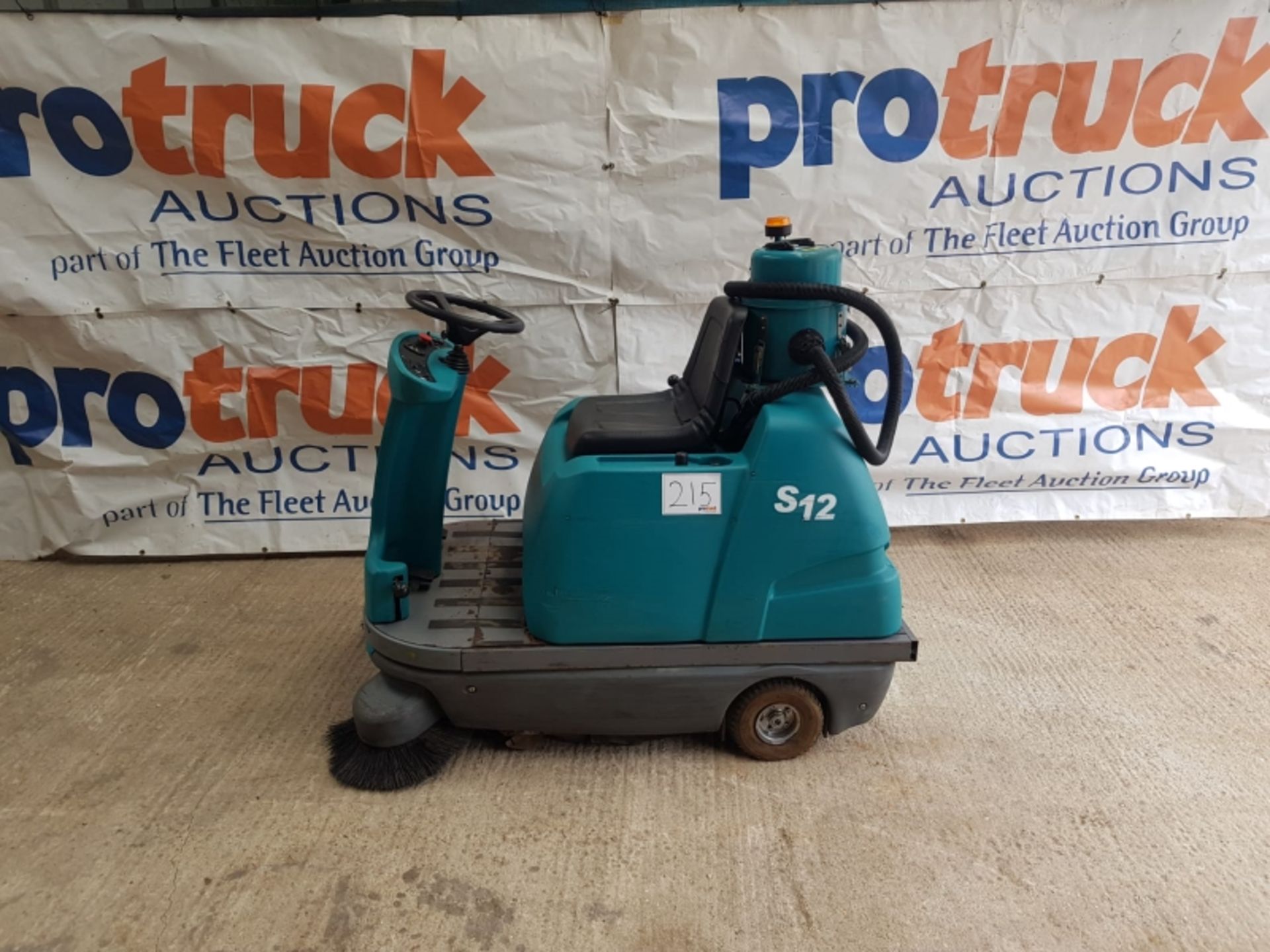 TENNANT S12 Plant Electric - VIN: S120001733 - Year: 2009 - 133 Hours - Ride On Sweeper, R.D