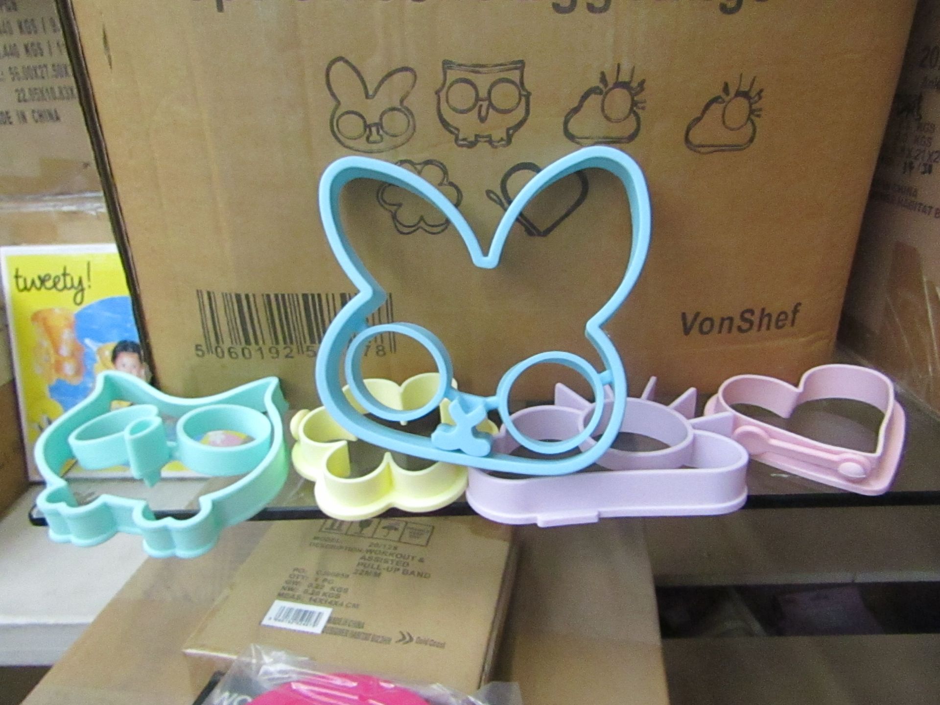 Box of approx 40x packs of 5 silicone egg rings, new