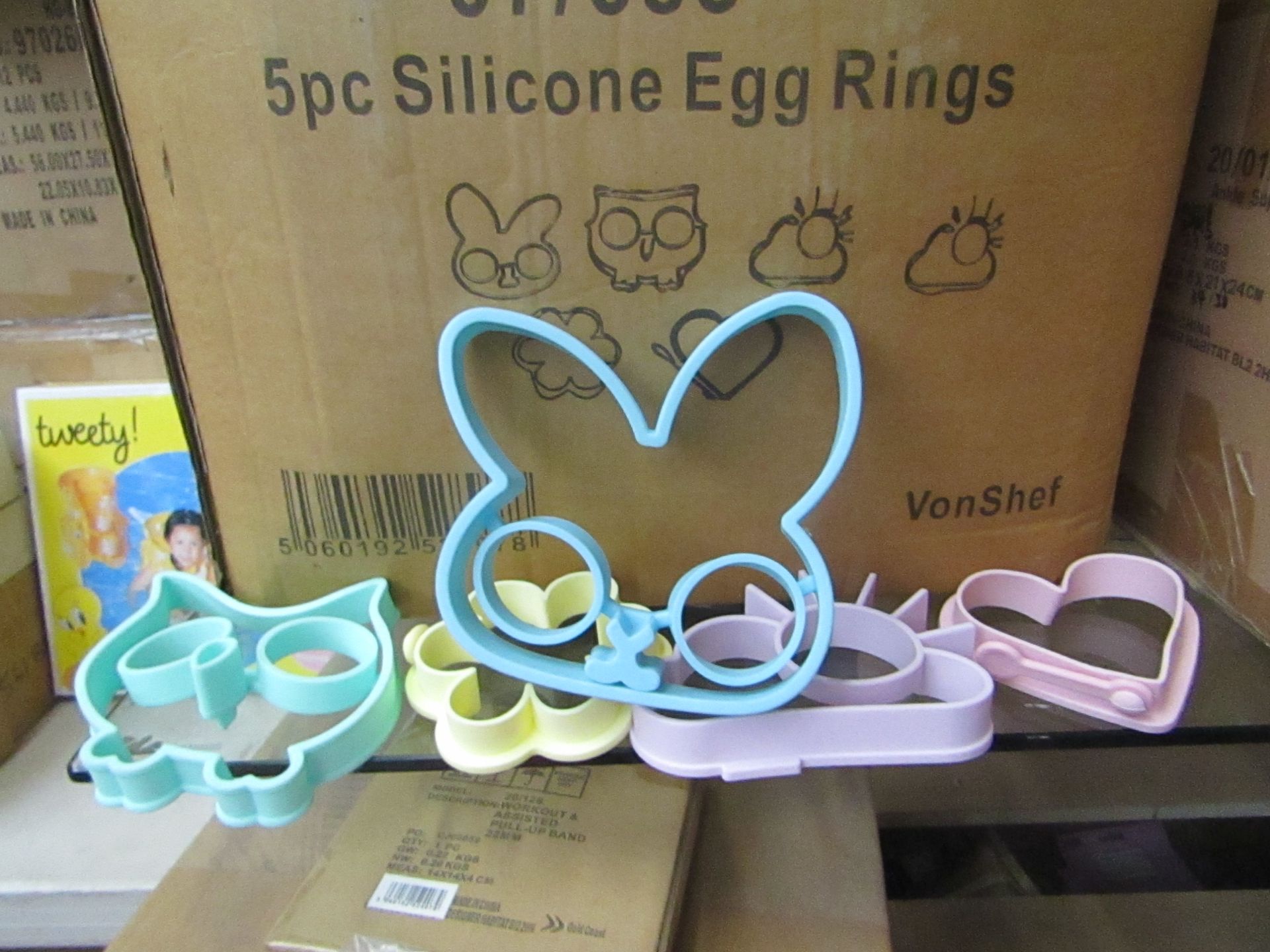 Box of approx 40x packs of 5 silicone egg rings, new