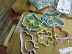 5 Piece silicone egg rings, all new and packaged.