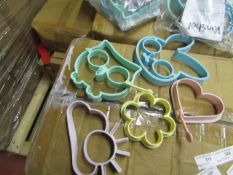 5 Piece silicone egg rings, all new and packaged.