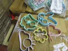 5 Piece silicone egg rings, all new and packaged.