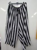 New Look Black & White Strip Crop Pants size 22 RRP £22.99 new with tags