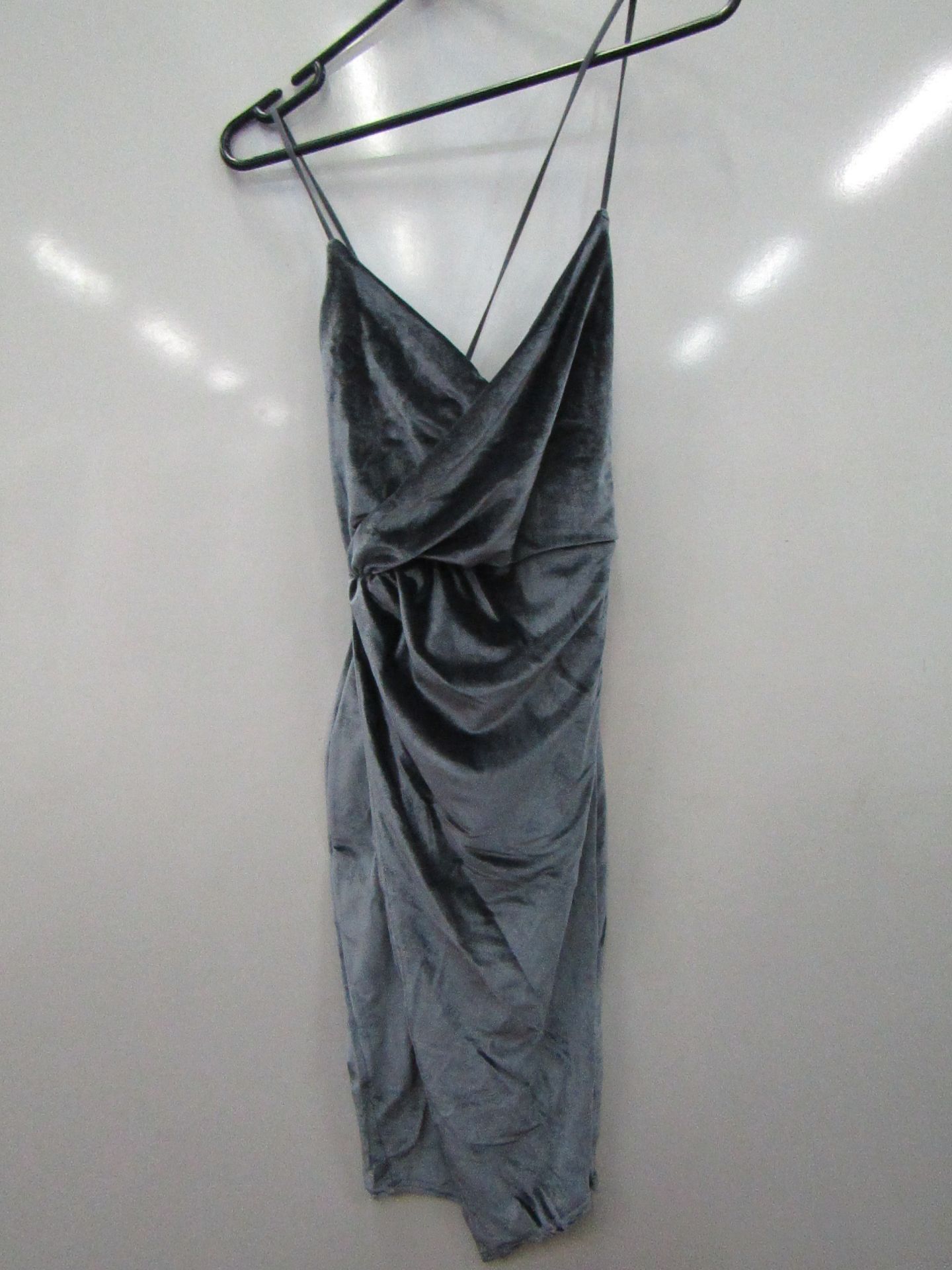 boohoo Night Ladies Dusky Grey Velour Dress size 8 new with tags