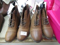 2 x pairs of Fiore Ladies Boots size 4 new