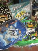 5 X items being 4 X Childrens Lunch bags 1 X card N Go game  ( The family Scavenger Hunt game )