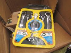 Oulima Tools Sete of 7 combination ratchet spanners, new in carry case.