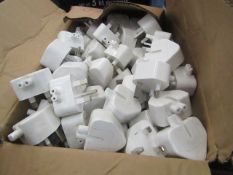 Box containing approx 100x Apple plugs. All unchecked.