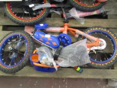 Child's Bike, comes complete with front basket, mud guards, water bottle and Stabilisers, please see