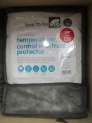 Snug temperatures control mattress protector, new in carry case.