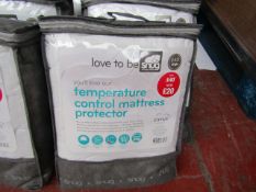 Snug Temperature control mattress protector size single, new in packaging RRP £40