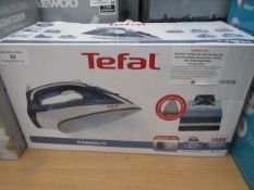 Tefal maestro 2400w steam iron, powers on and boxed