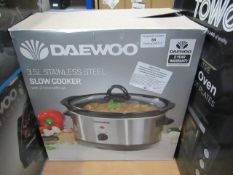 Daewoo 3.5 litre stainless steel slow cooker with 3 heat settings, tested working and boxed