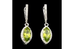 A Marvellous Pair Of Earrings Set With Natural Peridot Gemstones - Clarity Vvs/If - Transparent -