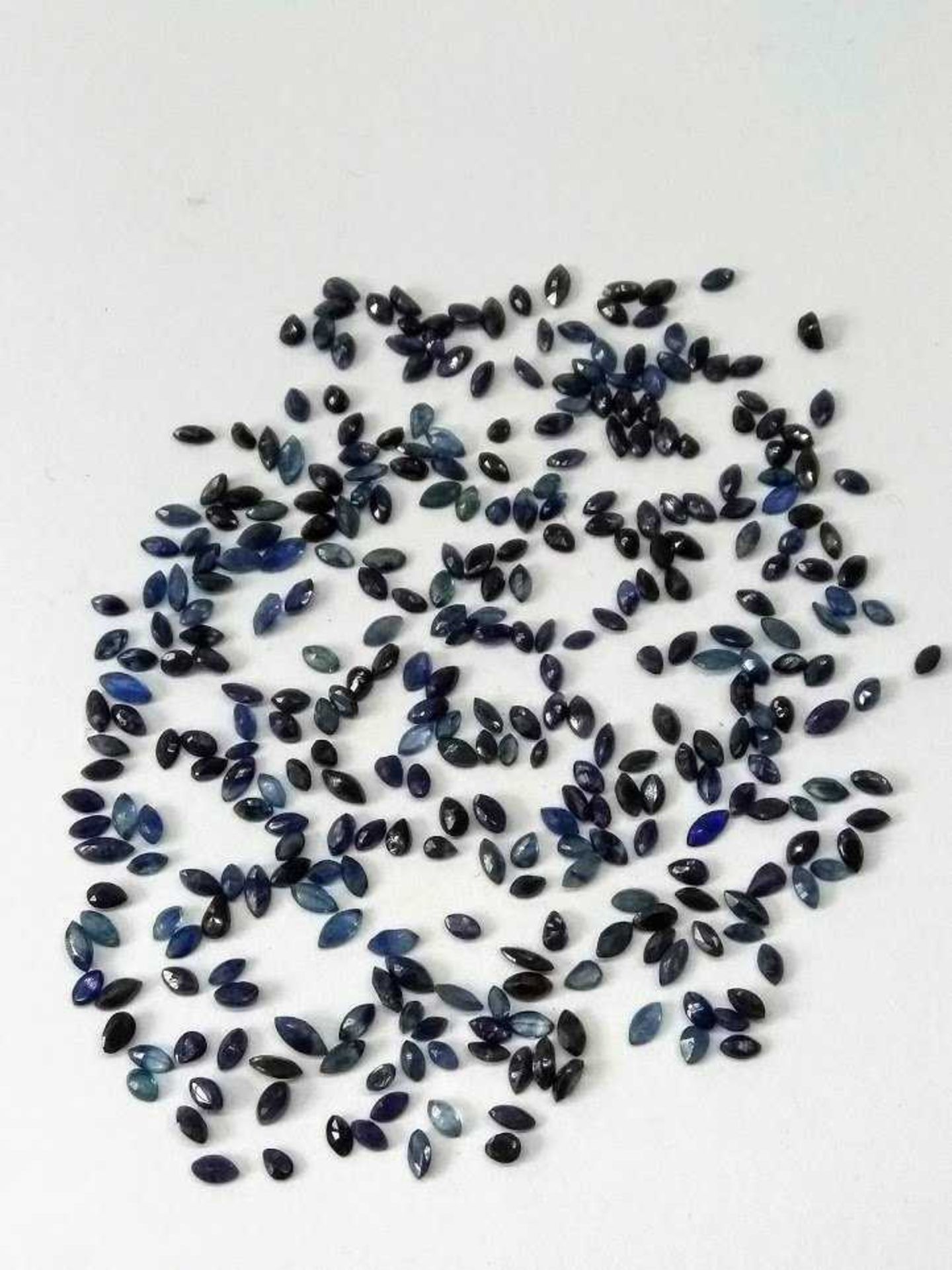 VERY HIGH VALUE - IGL&I Certified 30.00 Cts 273 Pieces Natural Untreated Sapphire Gemstones, - Image 2 of 3