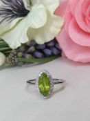 A Marvellous Natural Peridot Gemstone Ring - Clarity VVS/If - Transparent - Gemstone Size 12Mm X