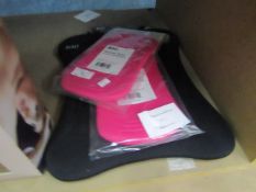 3x Built neoprene sleeves (2x pink for the latest kindle & 1x black for 14-15" laptops).