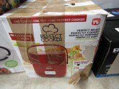 Perfect cooker 0.7ltr cooker, powers on and boxed