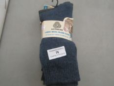 1 x pack of 3 x pairs of mens Australian lamb wool blend socks sizes 6-11 , new and packaged.