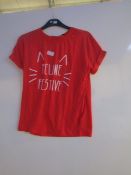 New Look feline festive printed T-shirt, size 12-13 (age), new with tags.