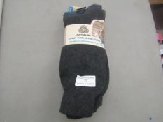 1 x pack of 3 x pairs of mens Australian lamb wool blend socks sizes 6-11 , new and packaged.