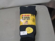 3 x pairs of mens Heavy Duty work socks sizes 6-11 , new and packaged.
